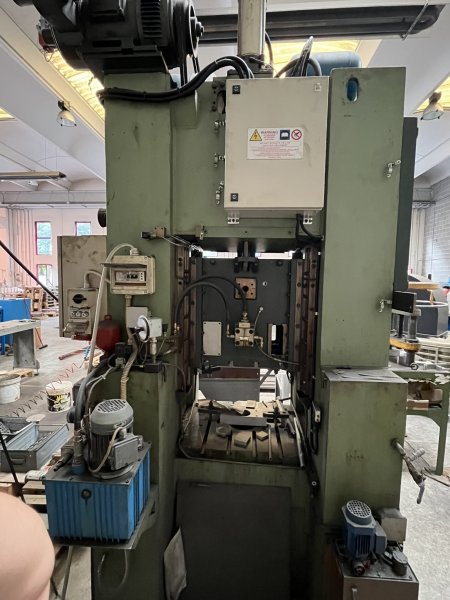 MANZONI PRESSE SPA Serie MR - 60 Ton 
